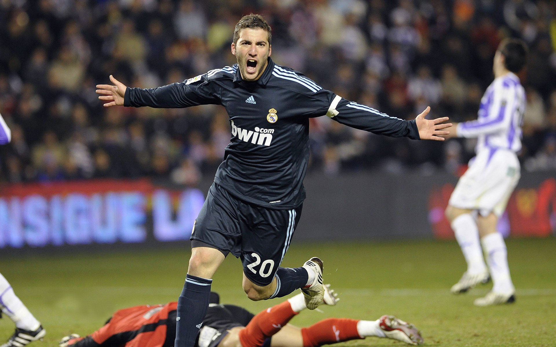 世界杯超级英雄救场：关键扑救引锅狂欢，超级碗 世界杯